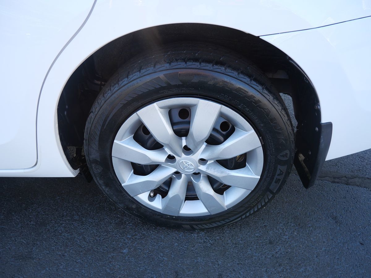 2015 Toyota Corolla LE photo 2