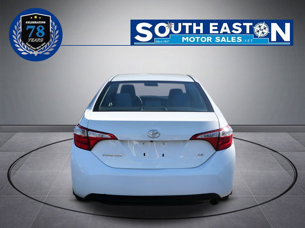 2015 Toyota Corolla LE photo 5