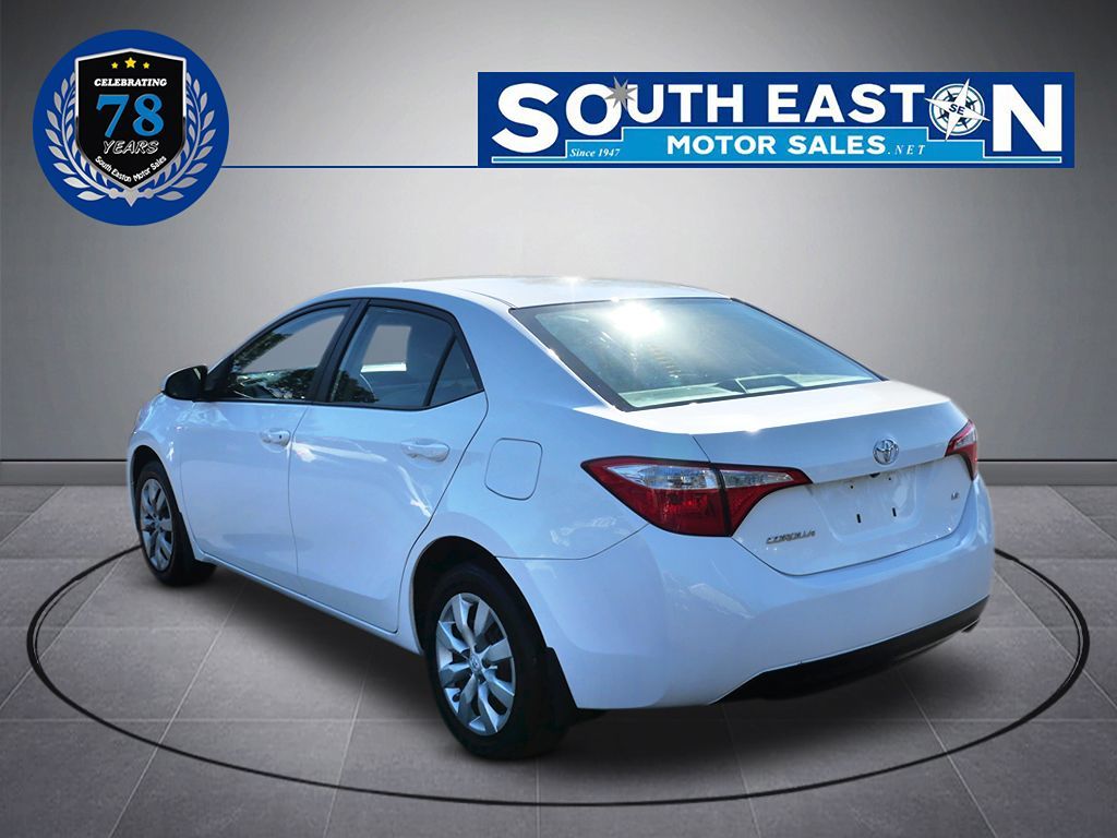 2015 Toyota Corolla LE photo 6