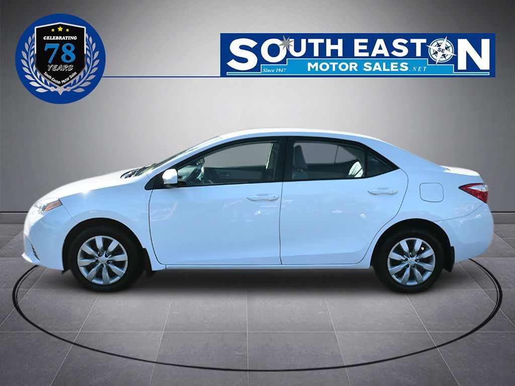 2015 Toyota Corolla LE photo 8
