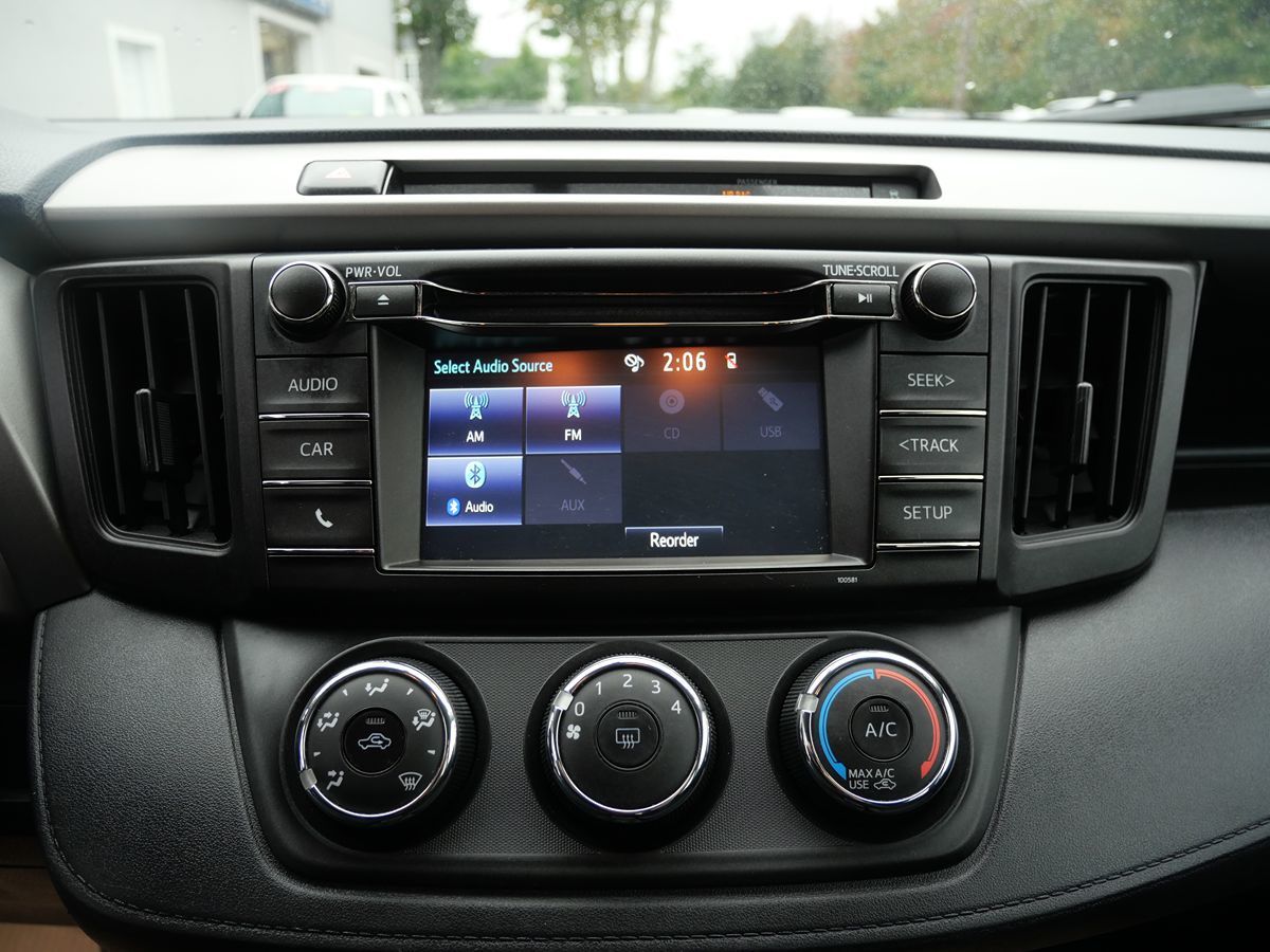 2016 Toyota RAV4 LE photo 13