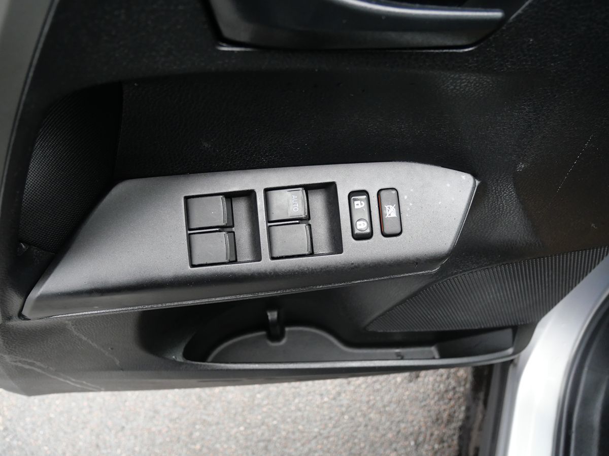 2016 Toyota RAV4 LE photo 14