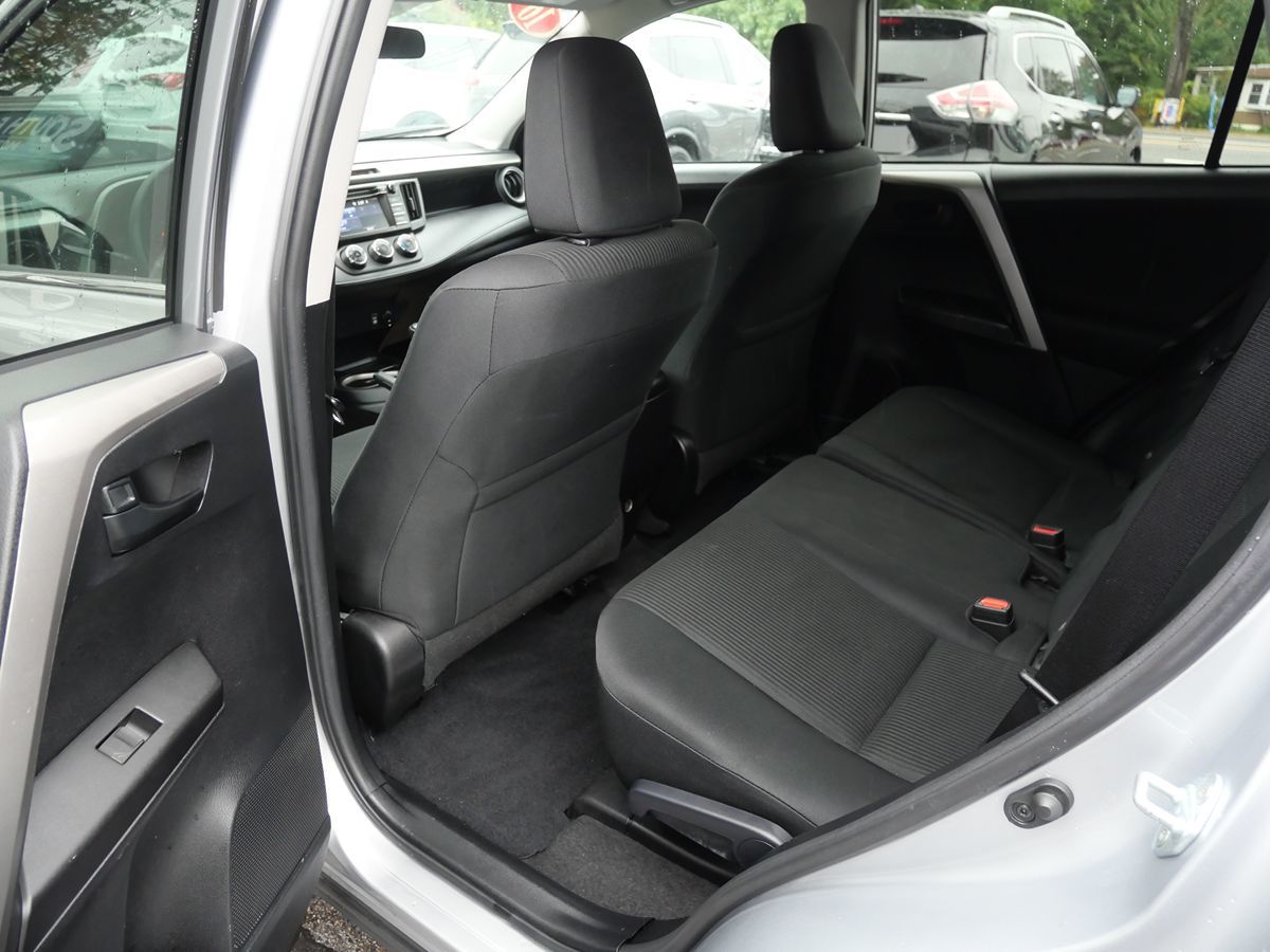 2016 Toyota RAV4 LE photo 19