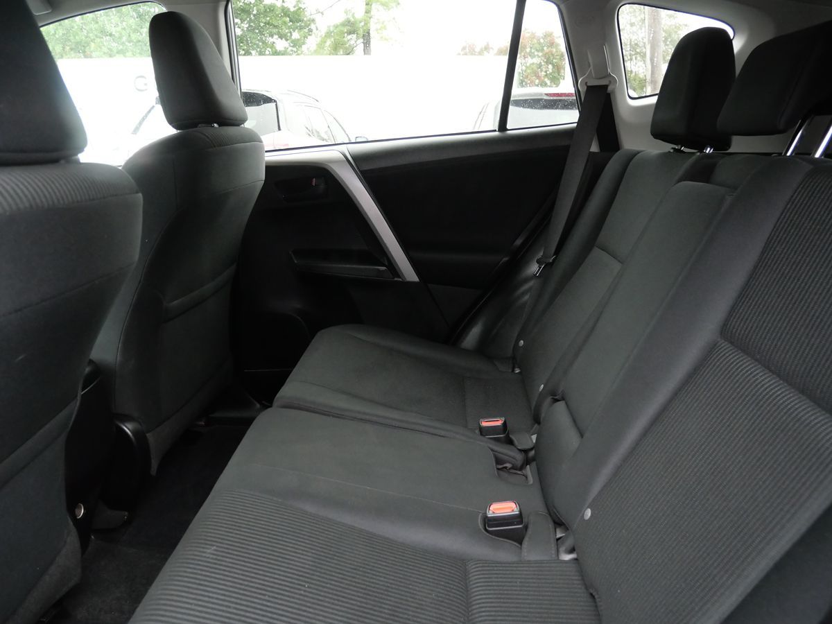 2016 Toyota RAV4 LE photo 20