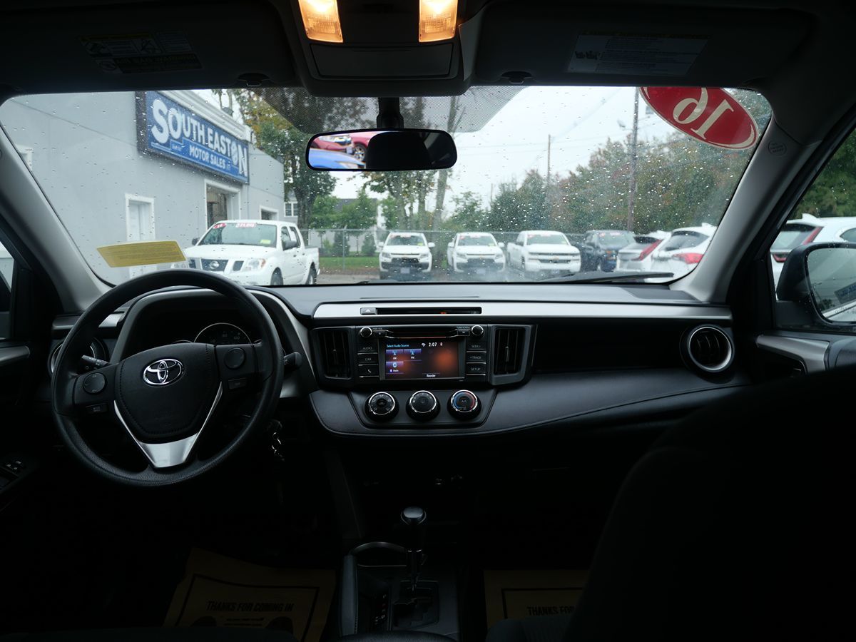 2016 Toyota RAV4 LE photo 21
