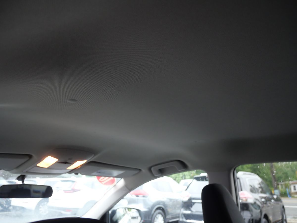2016 Toyota RAV4 LE photo 22