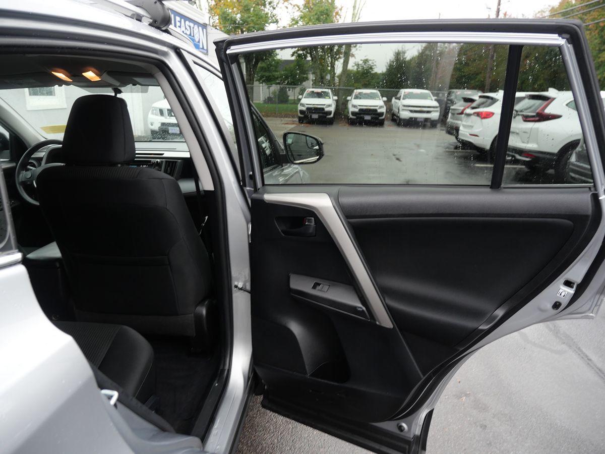 2016 Toyota RAV4 LE photo 26