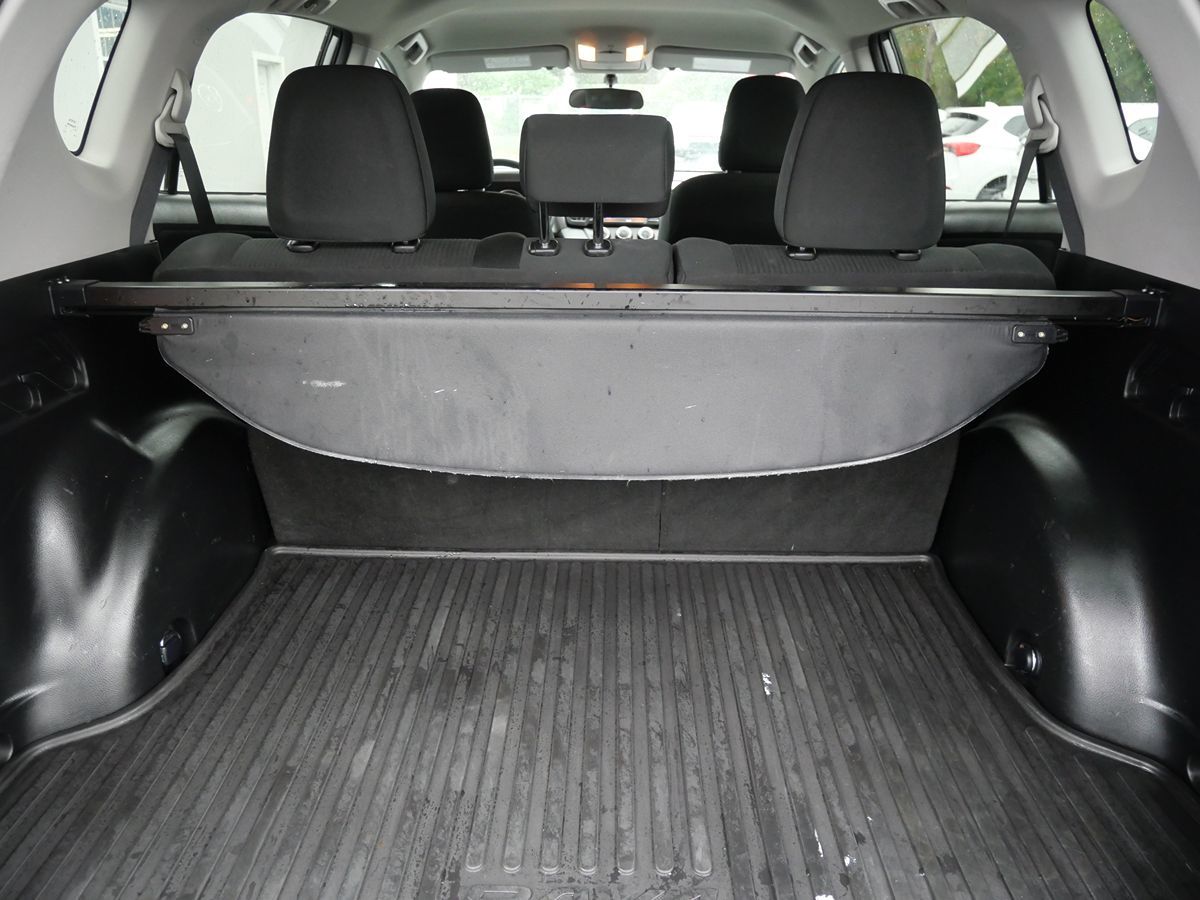 2016 Toyota RAV4 LE photo 27