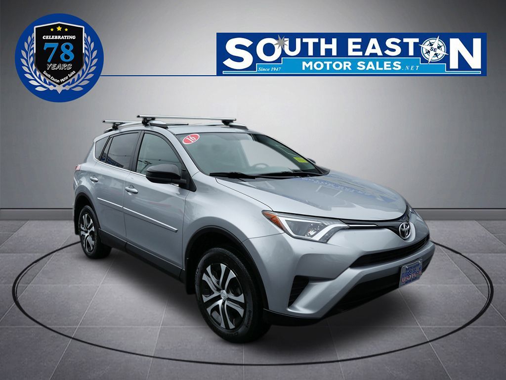 2016 Toyota RAV4 LE photo 3