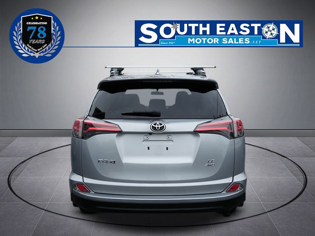 2016 Toyota RAV4 LE photo 5