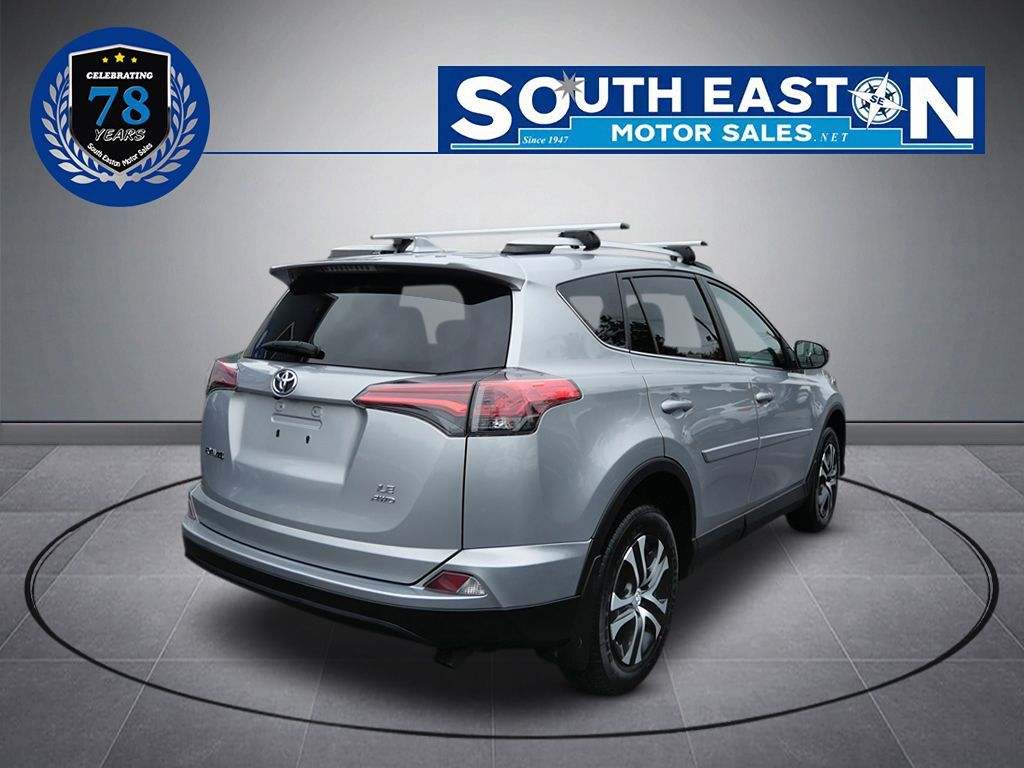 2016 Toyota RAV4 LE photo 7