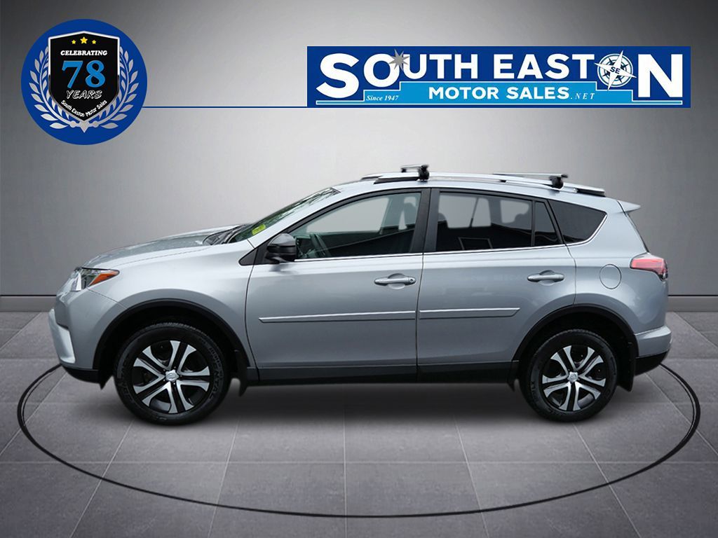 2016 Toyota RAV4 LE photo 8