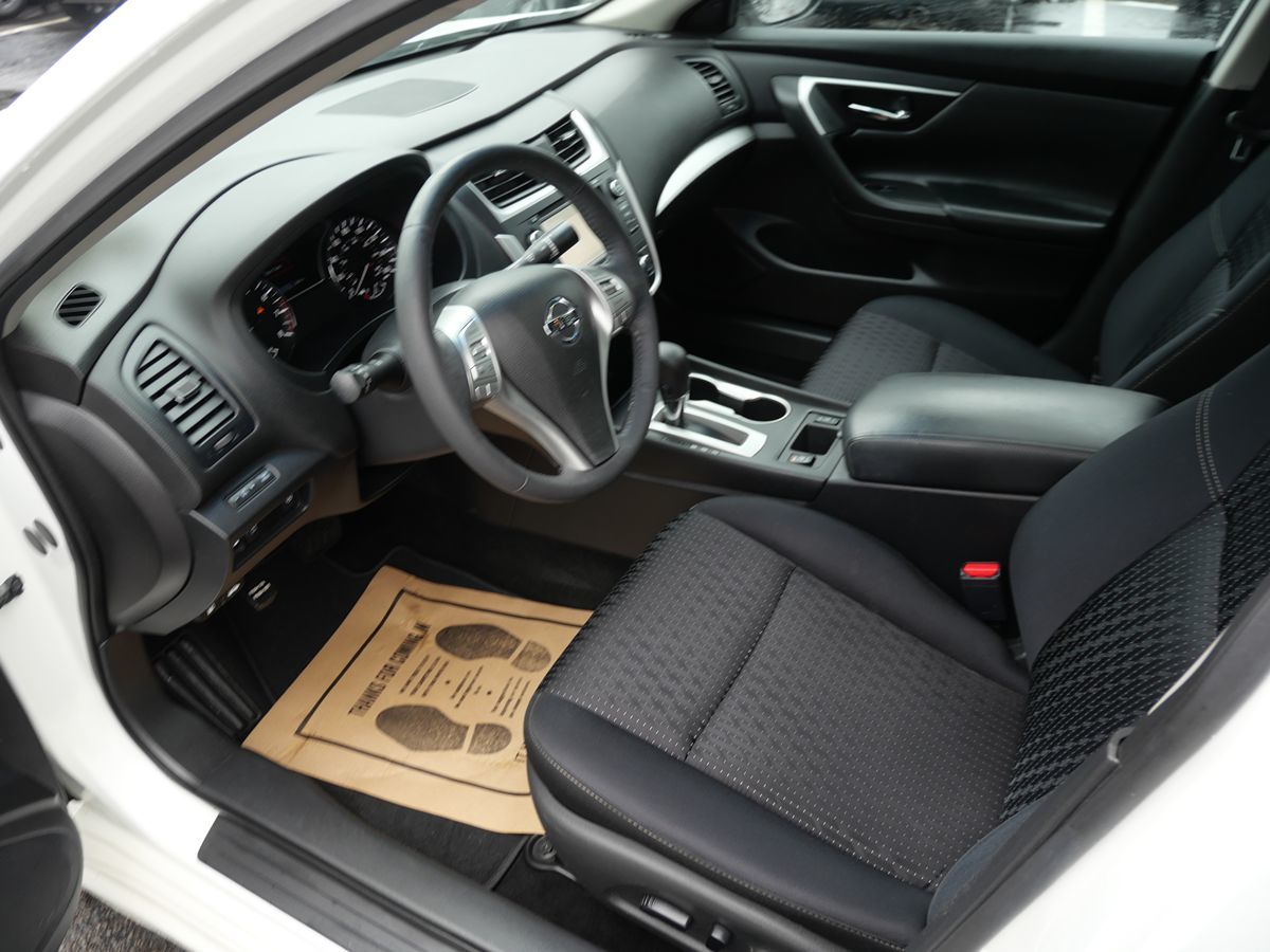 2017 Nissan Altima 2.5 SV photo 10