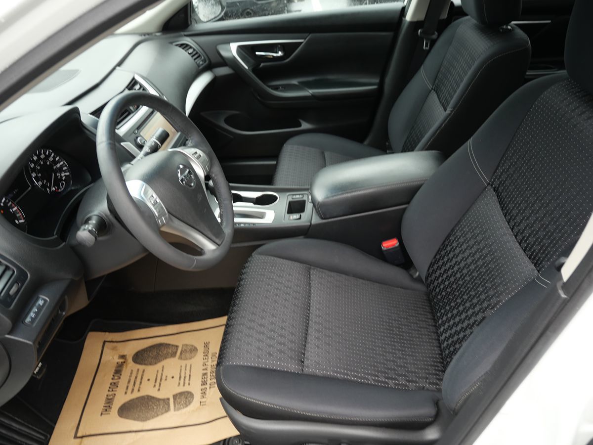 2017 Nissan Altima 2.5 SV photo 11