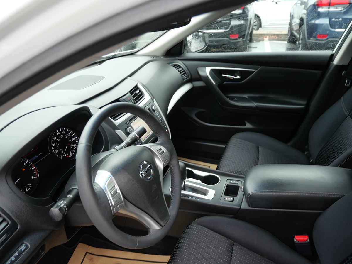 2017 Nissan Altima 2.5 SV photo 13