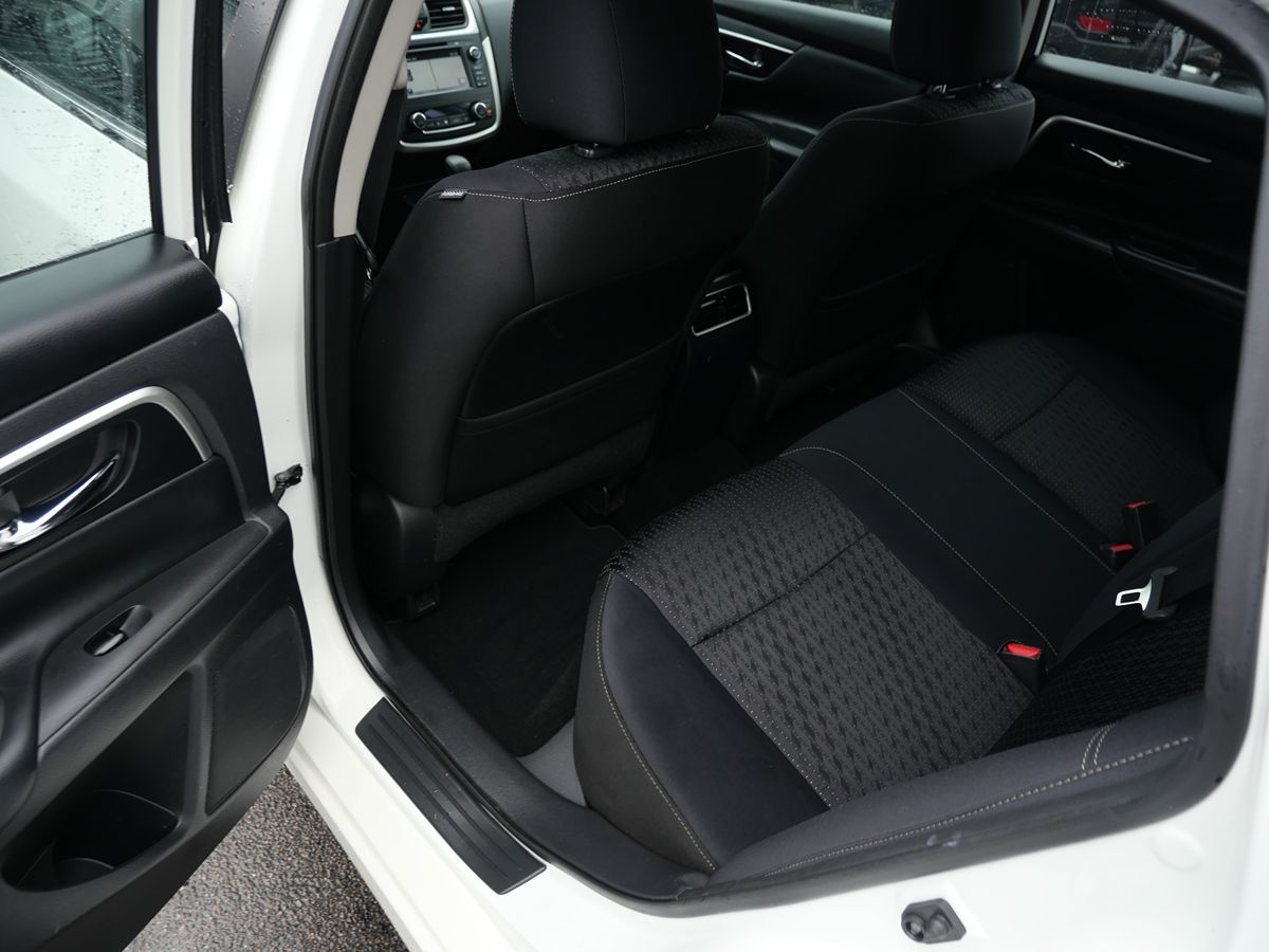 2017 Nissan Altima 2.5 SV photo 16