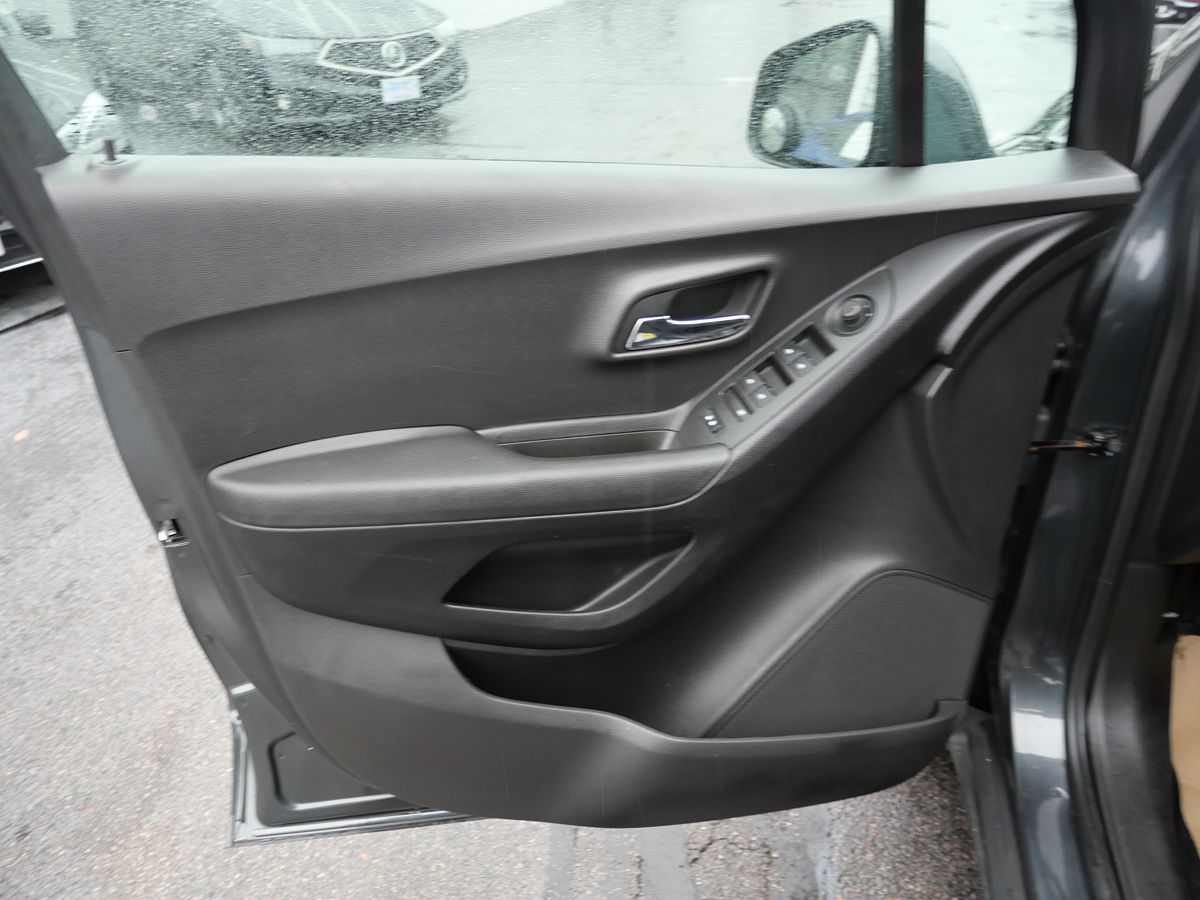 2019 Chevrolet Trax LS photo 16