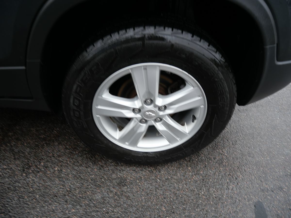 2019 Chevrolet Trax LS photo 2