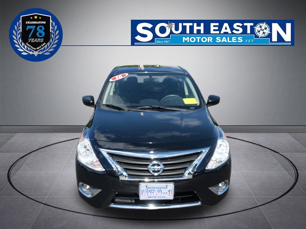2016 Nissan Versa SV photo 4