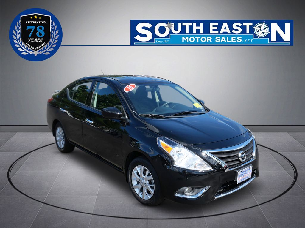 2016 Nissan Versa SV photo 3