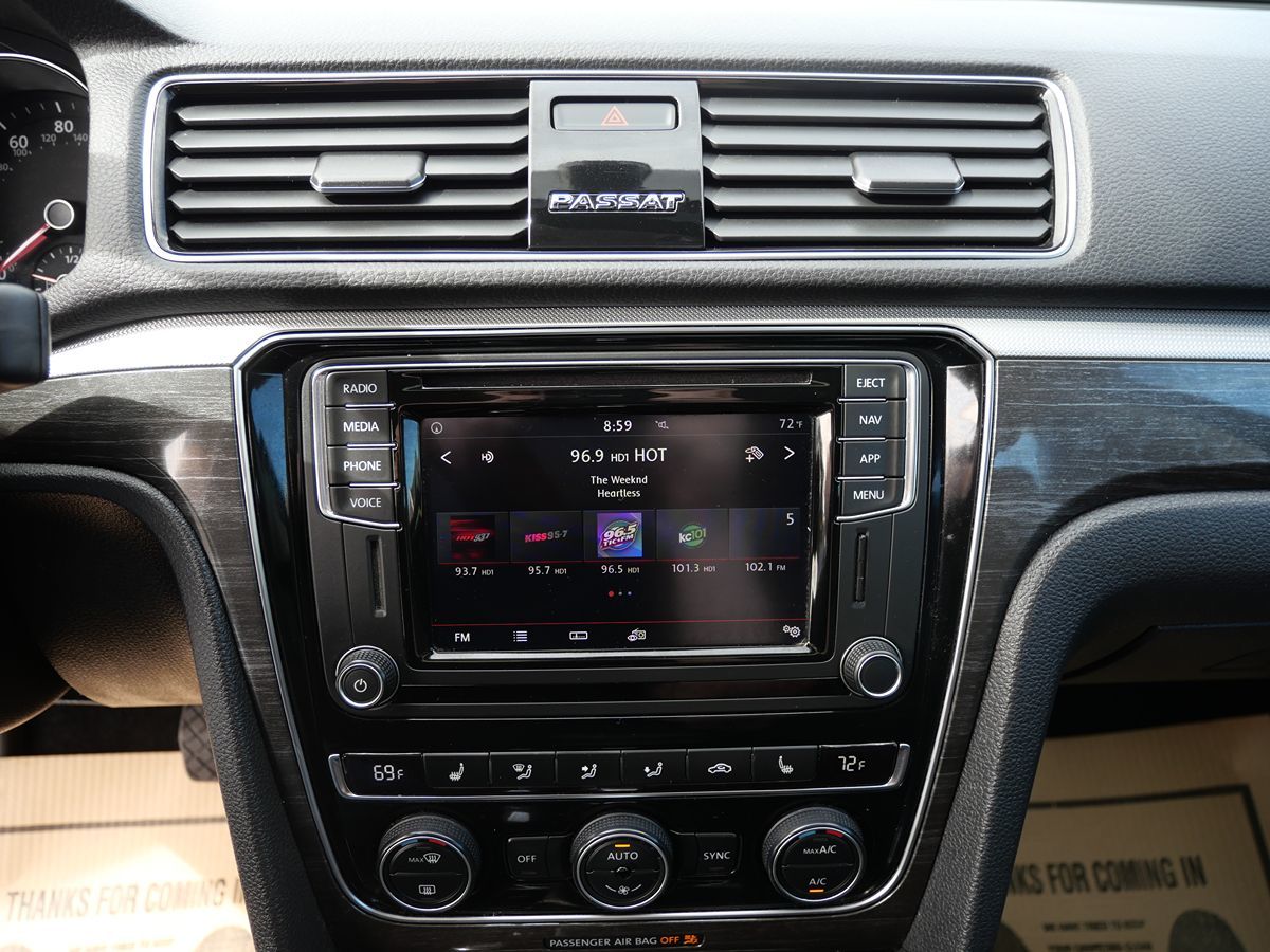 2018 Volkswagen Passat 2.0T SE photo 12