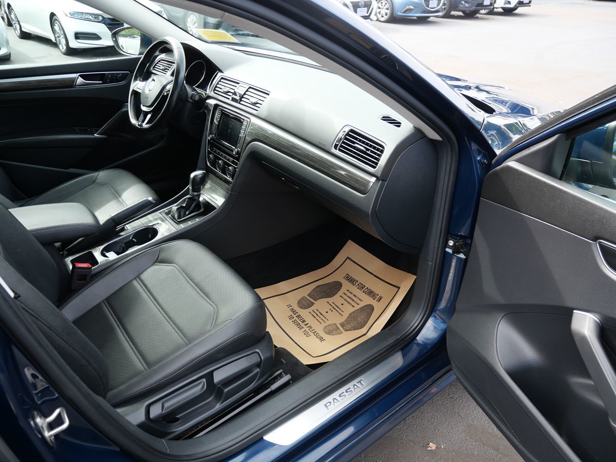 2018 Volkswagen Passat 2.0T SE photo 16