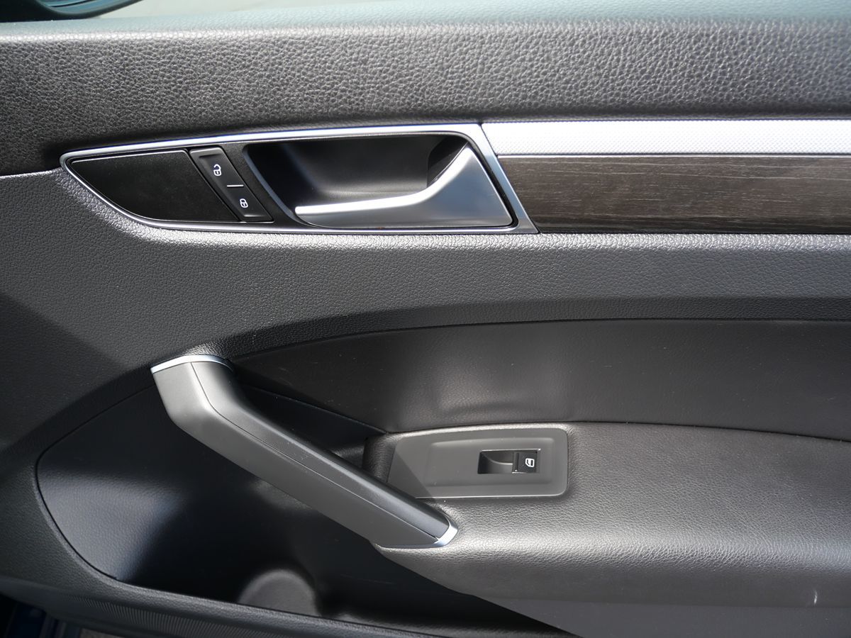 2018 Volkswagen Passat 2.0T SE photo 17