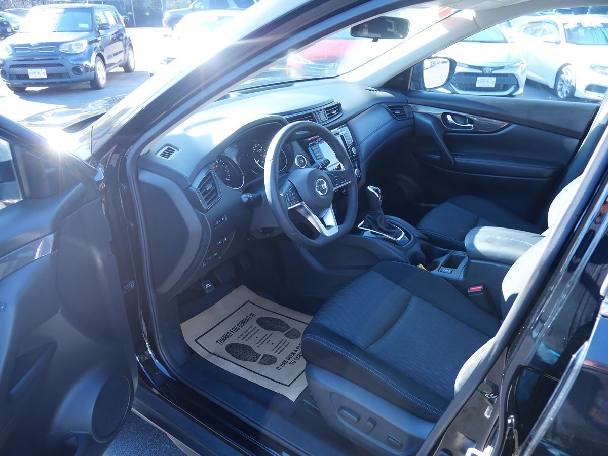 2018 Nissan Rogue SV photo 10