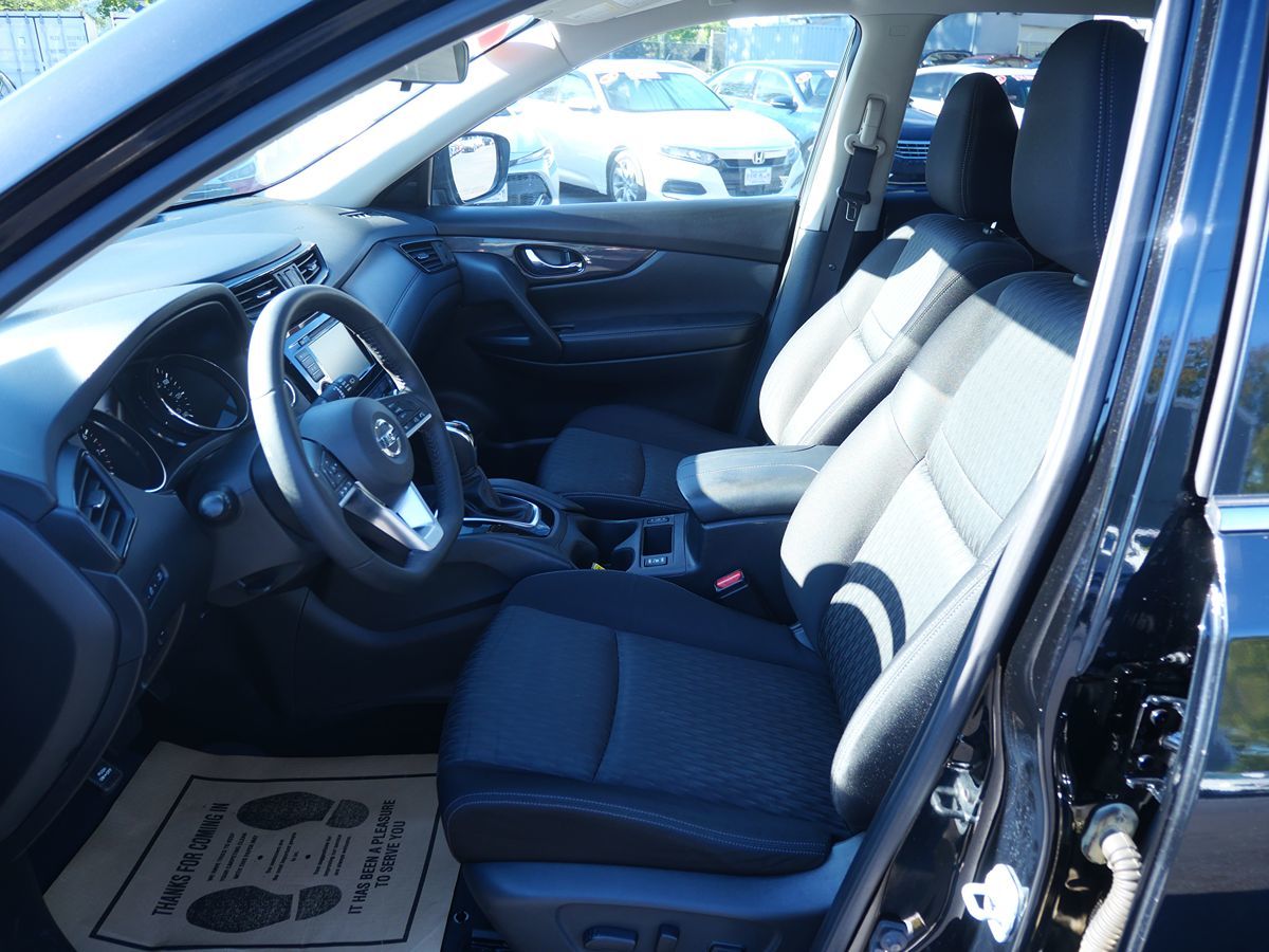 2018 Nissan Rogue SV photo 11