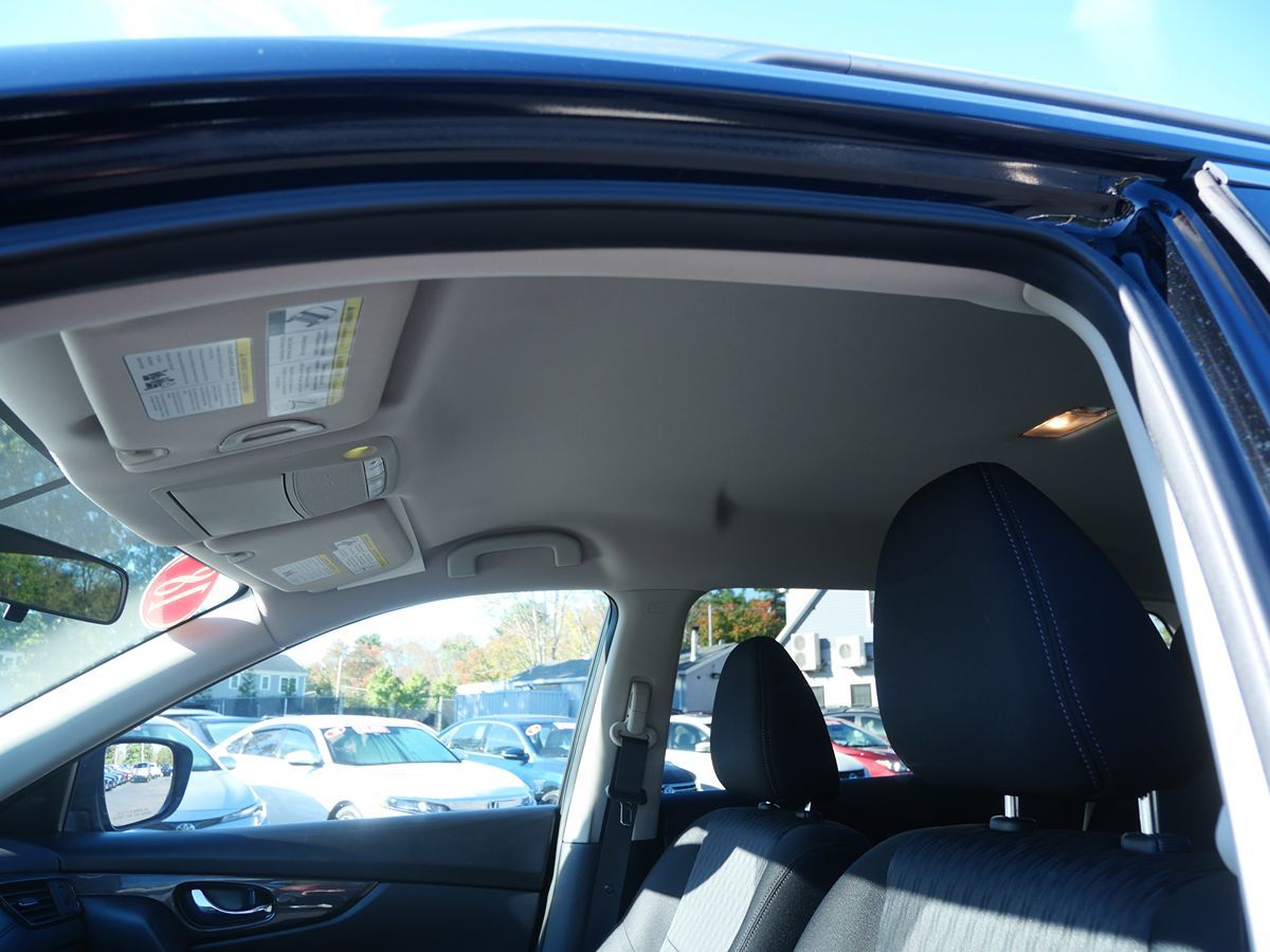 2018 Nissan Rogue SV photo 14