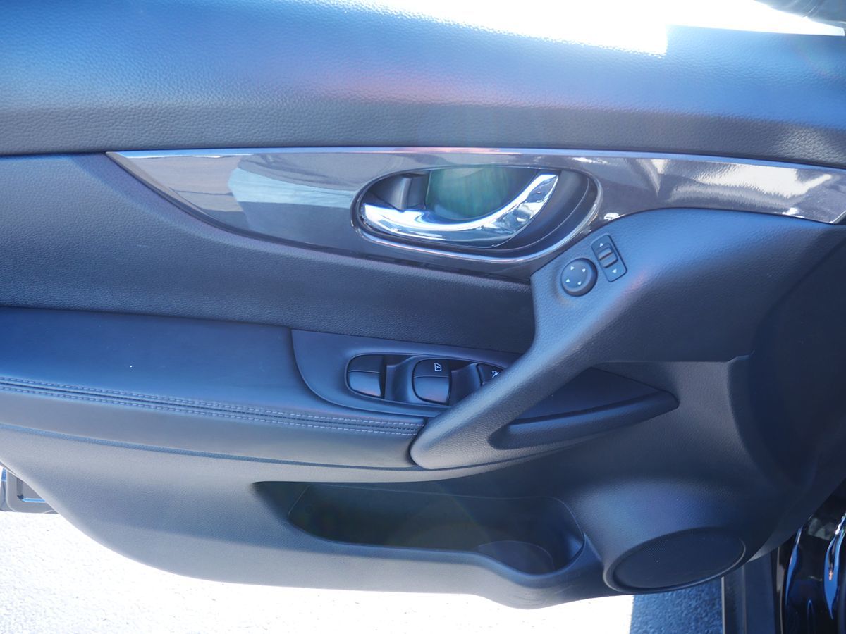 2018 Nissan Rogue SV photo 15