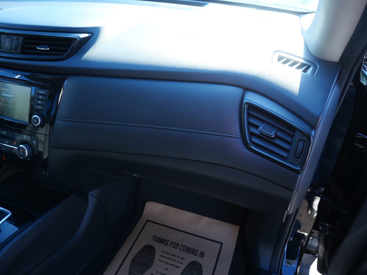 2018 Nissan Rogue SV photo 18