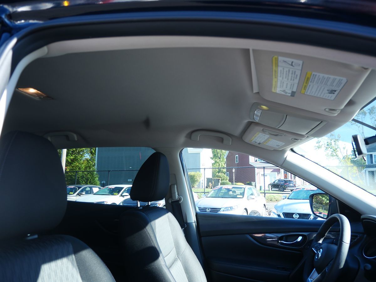 2018 Nissan Rogue SV photo 19