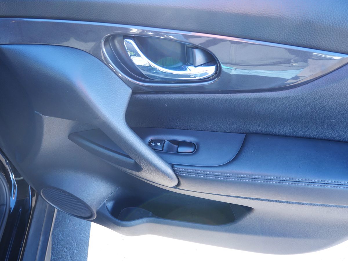 2018 Nissan Rogue SV photo 20