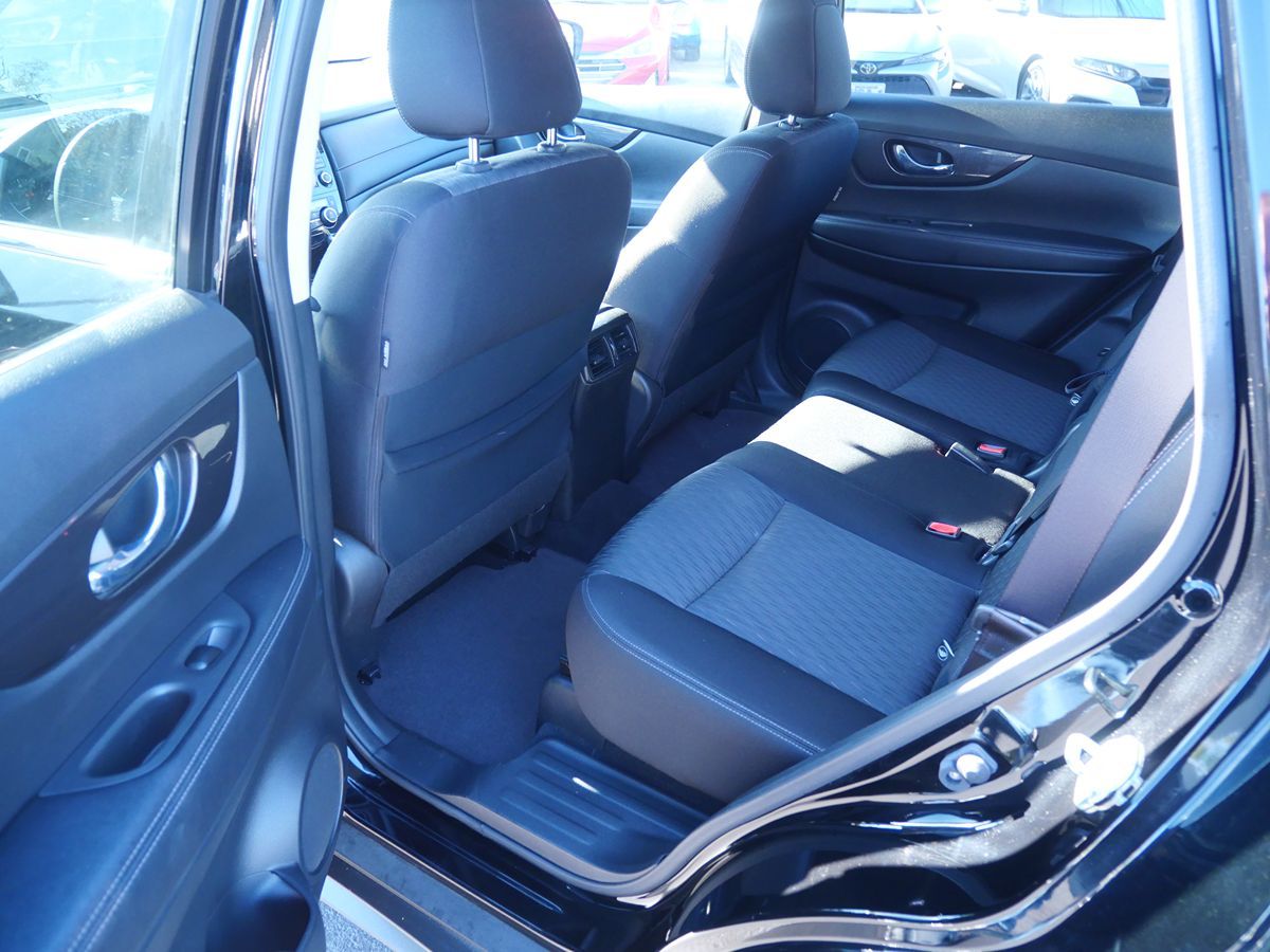 2018 Nissan Rogue SV photo 22