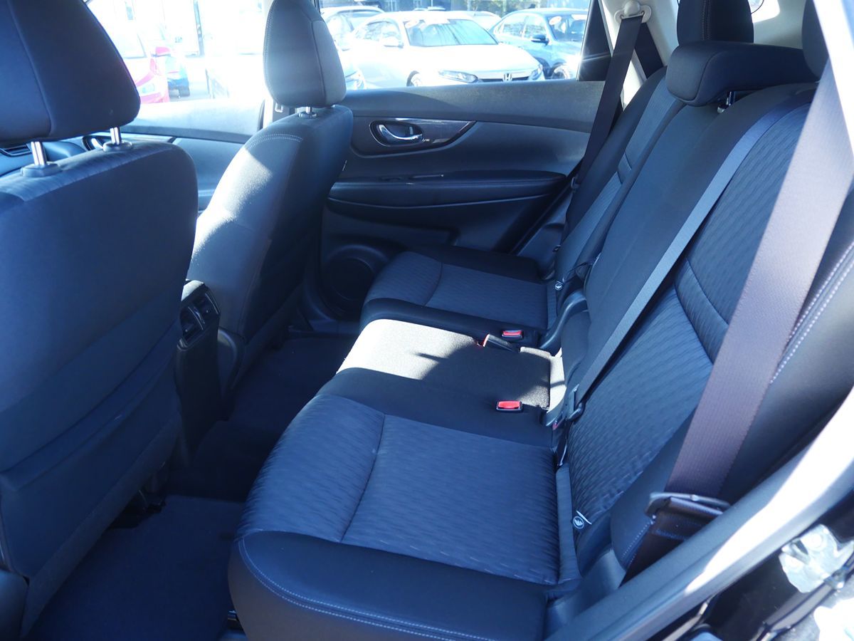 2018 Nissan Rogue SV photo 23