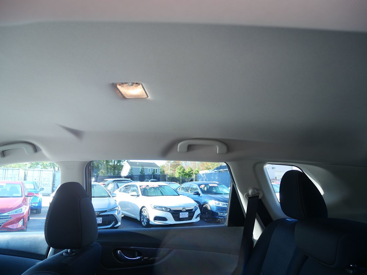 2018 Nissan Rogue SV photo 24
