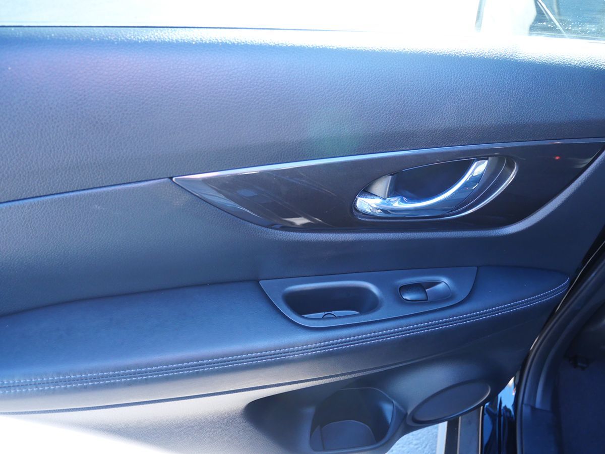2018 Nissan Rogue SV photo 25
