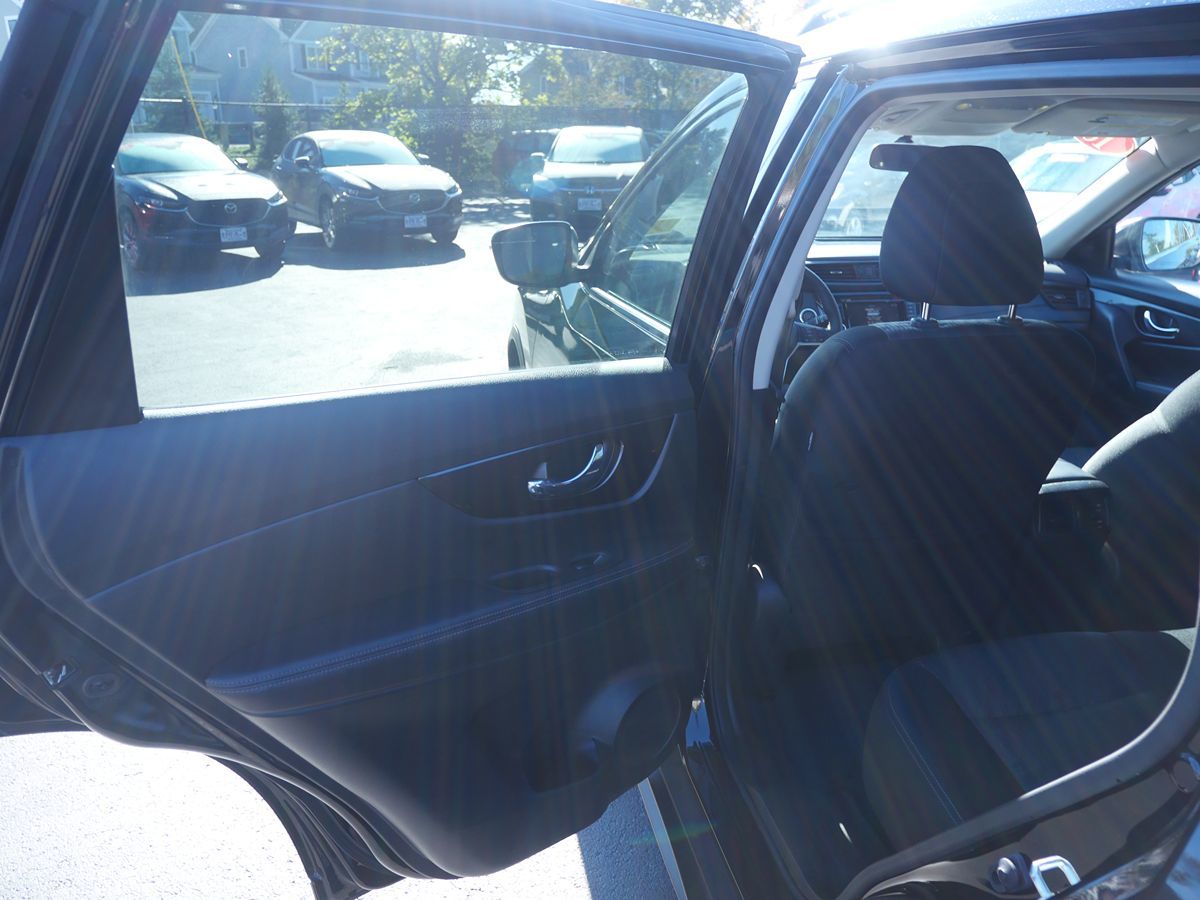 2018 Nissan Rogue SV photo 26