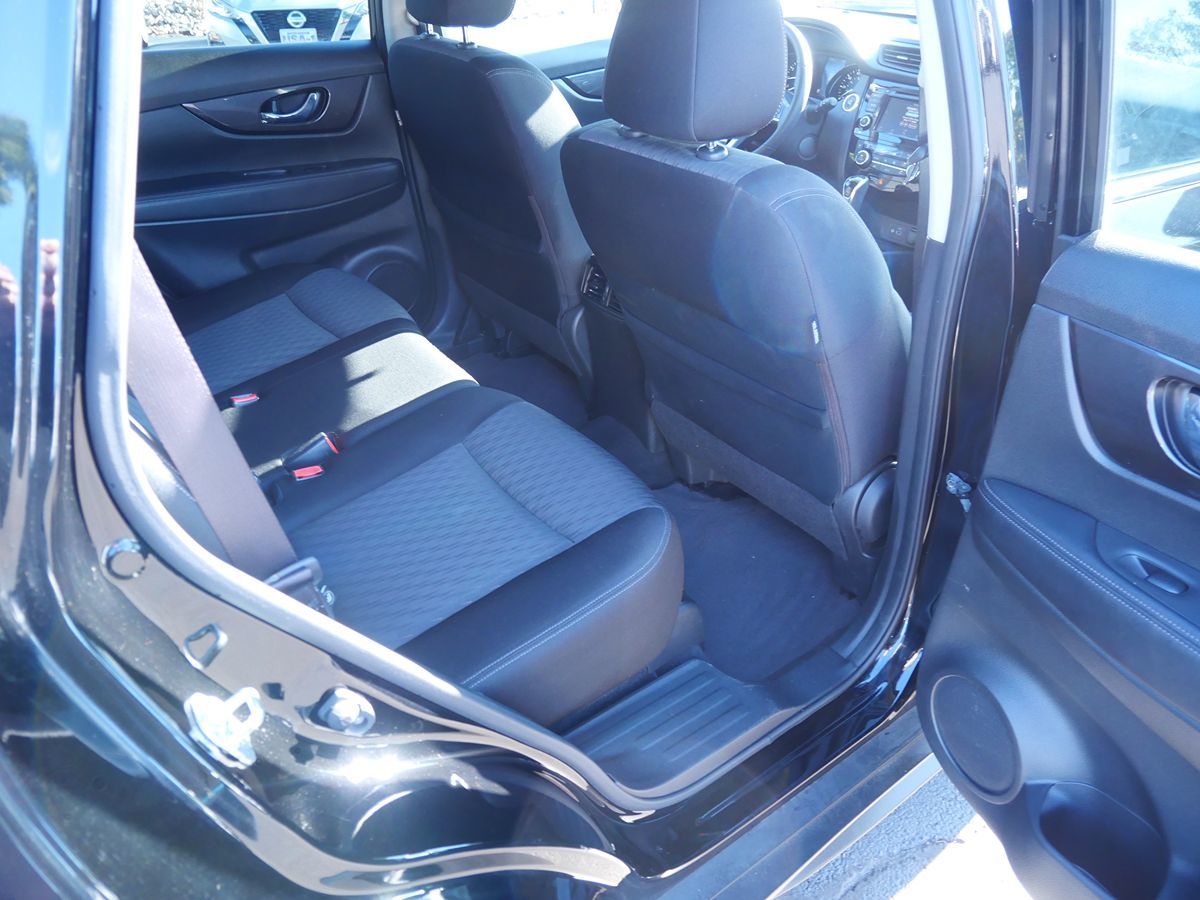 2018 Nissan Rogue SV photo 27