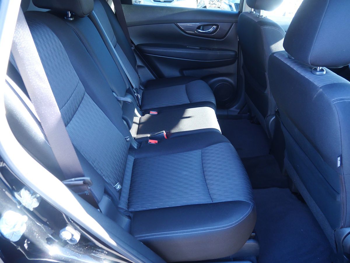 2018 Nissan Rogue SV photo 28