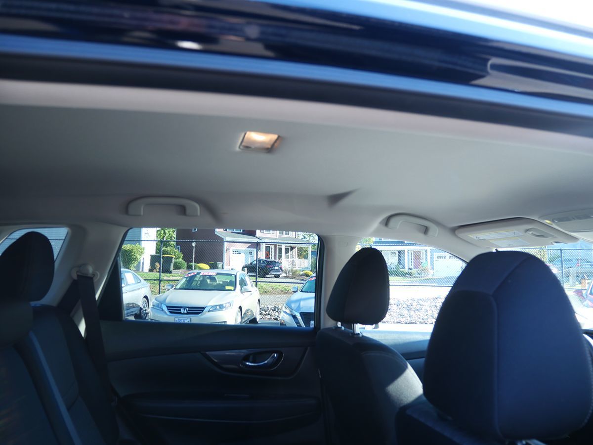 2018 Nissan Rogue SV photo 30