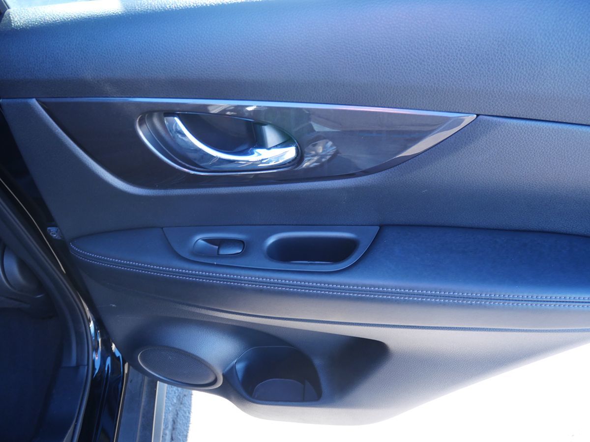 2018 Nissan Rogue SV photo 31