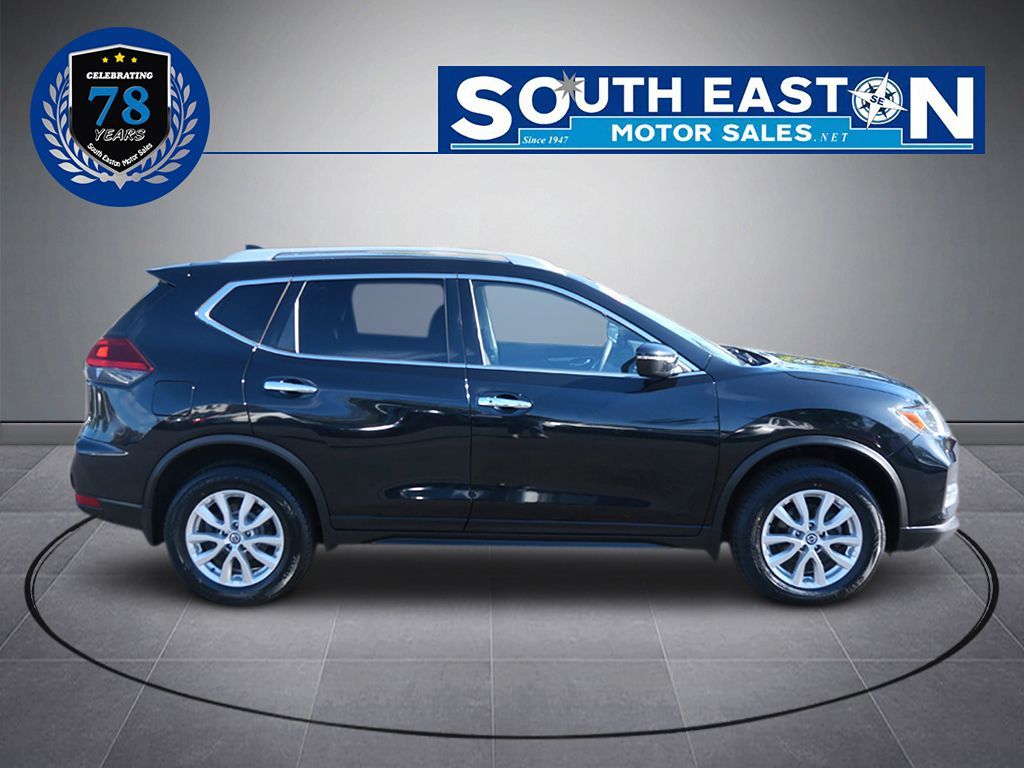 2018 Nissan Rogue SV photo 9