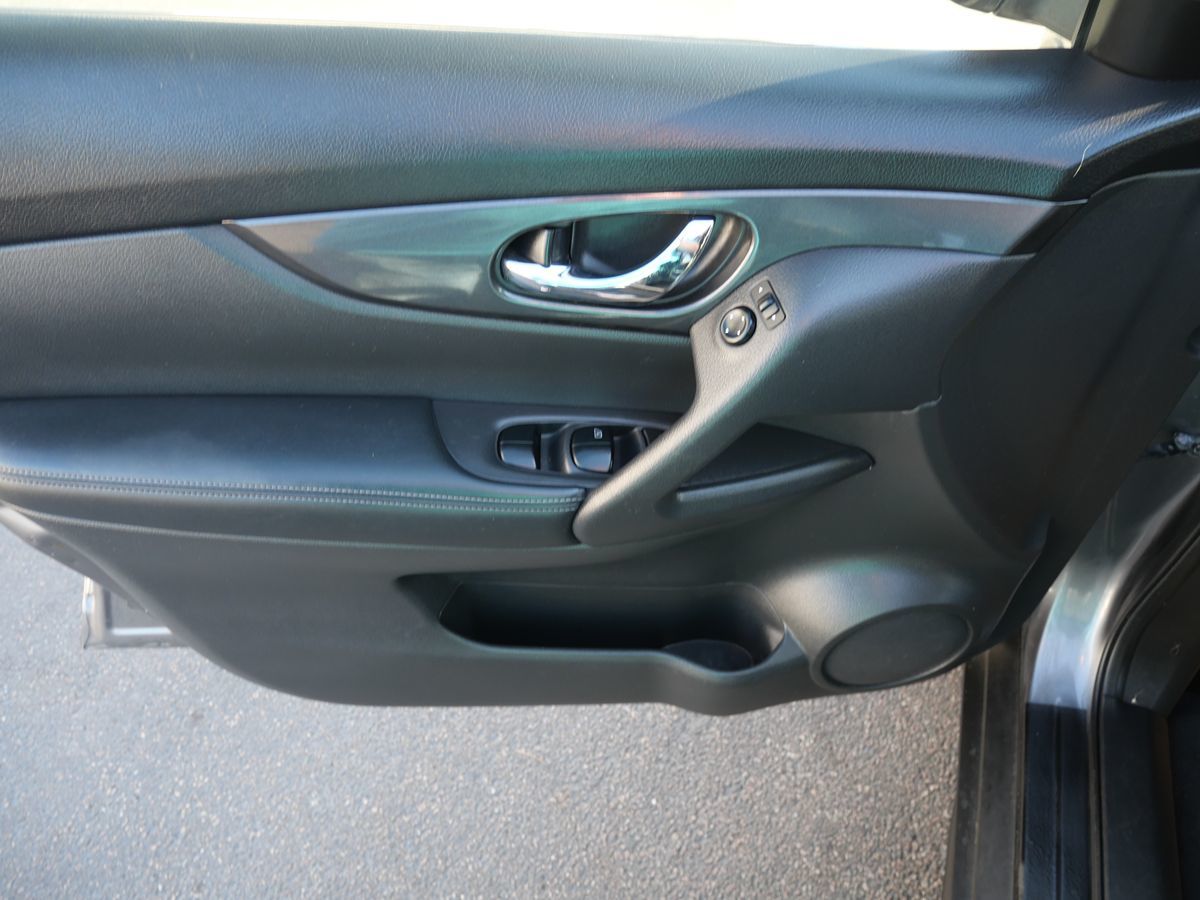 2017 Nissan Rogue SV photo 15