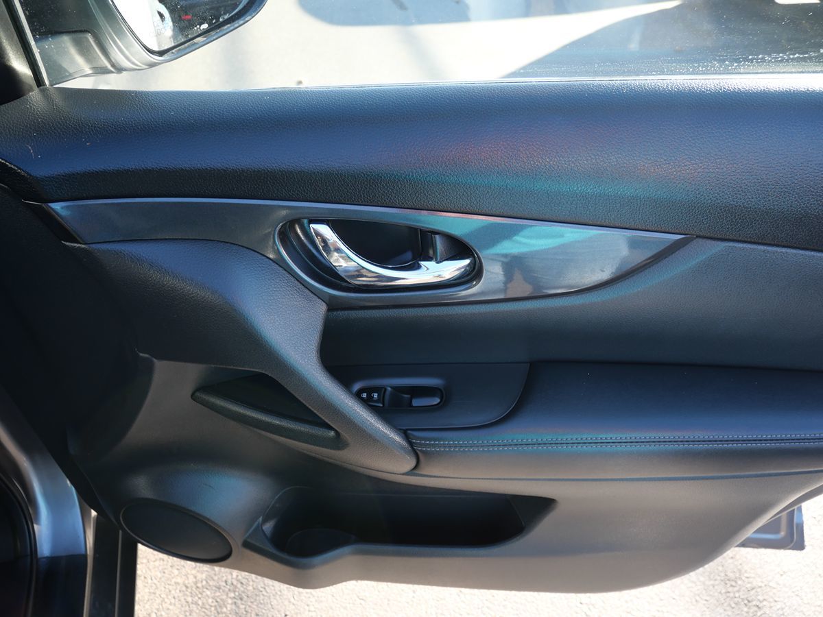 2017 Nissan Rogue SV photo 20