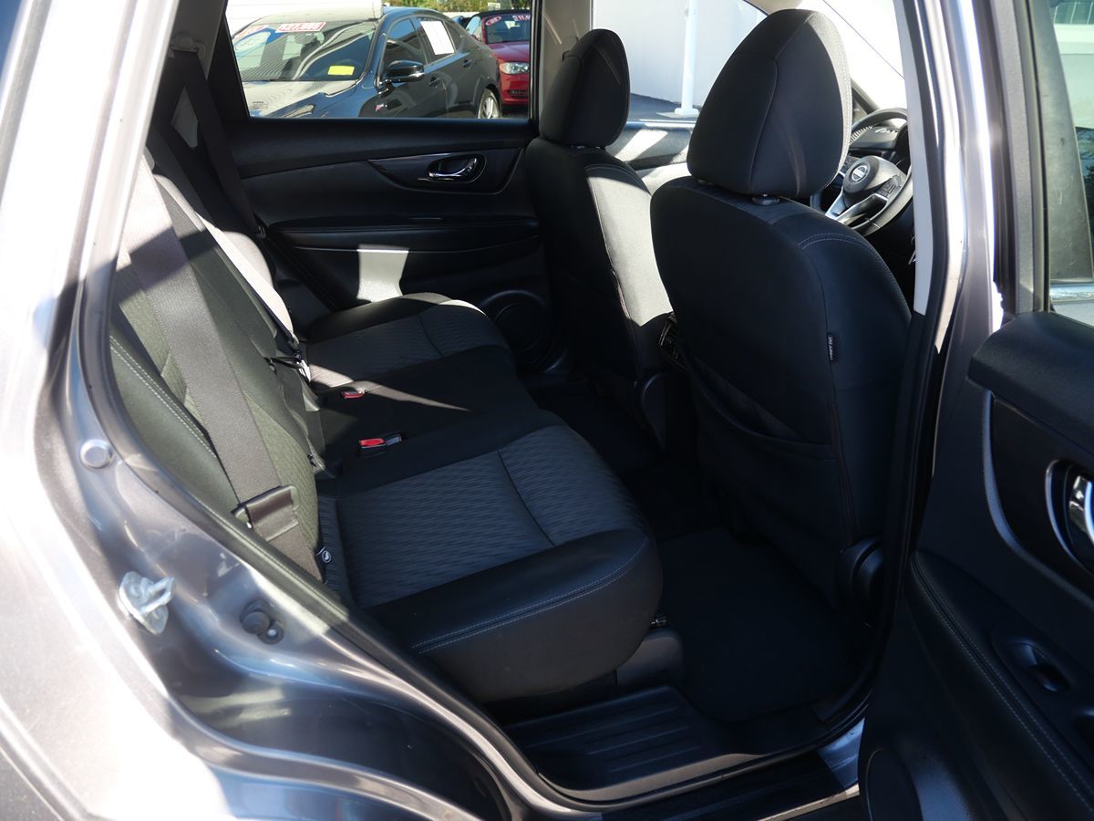 2017 Nissan Rogue SV photo 27