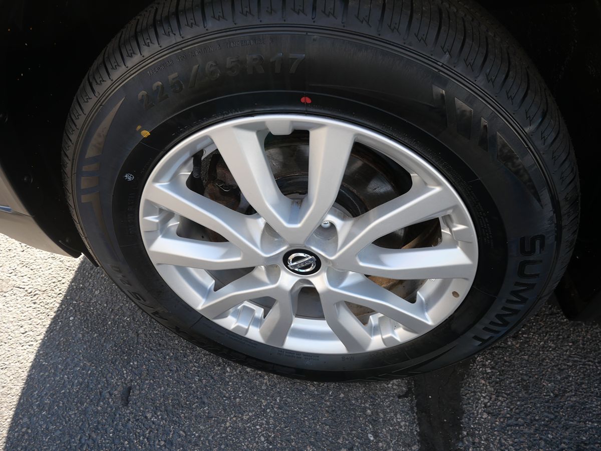 2017 Nissan Rogue SV photo 33