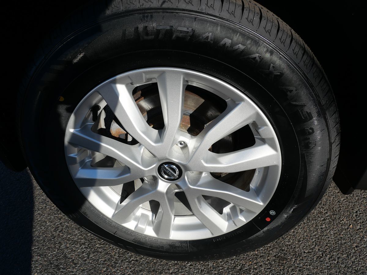 2017 Nissan Rogue SV photo 35