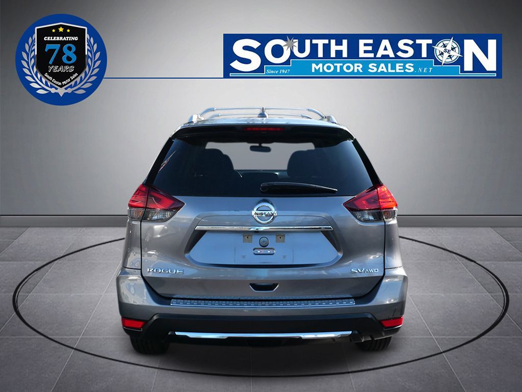 2017 Nissan Rogue SV photo 5